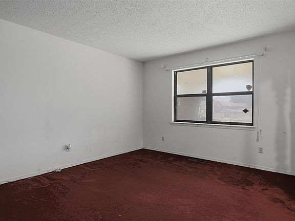 5th image of 4745 Del Porte Dr