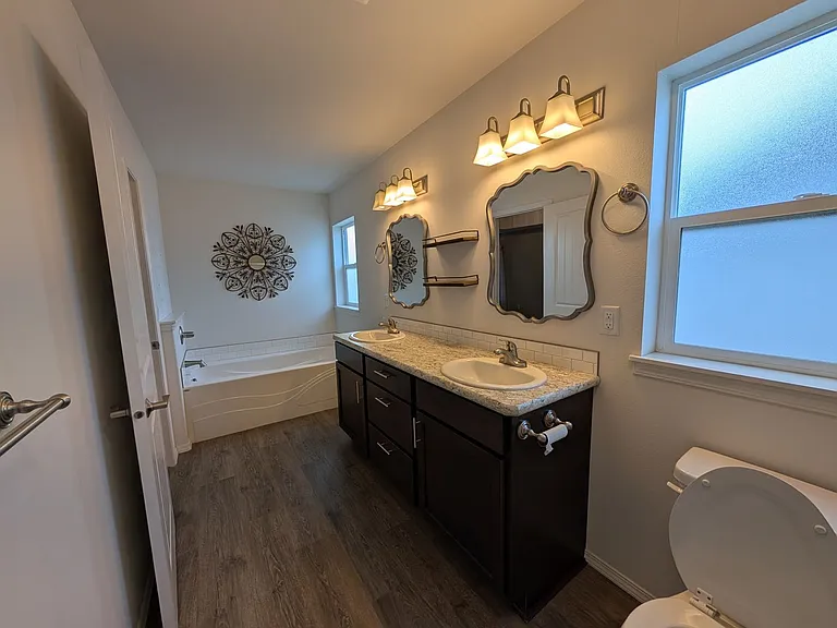 1724 Pioneer Dr — Photo 4