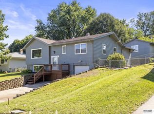 8915 Valley St, Omaha, NE 68124