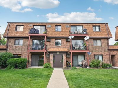 493 McHenry Rd APT 1B, Wheeling, IL, 60090