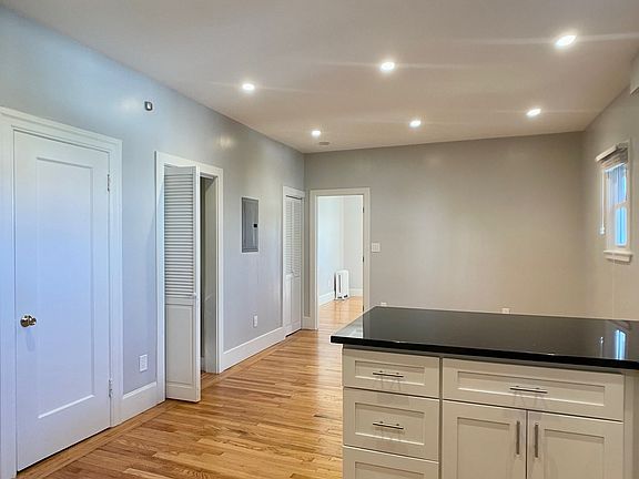 5th image of 1133 Fell St APT 4