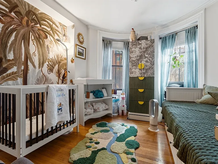 32 Yarmouth St #A — Photo 2