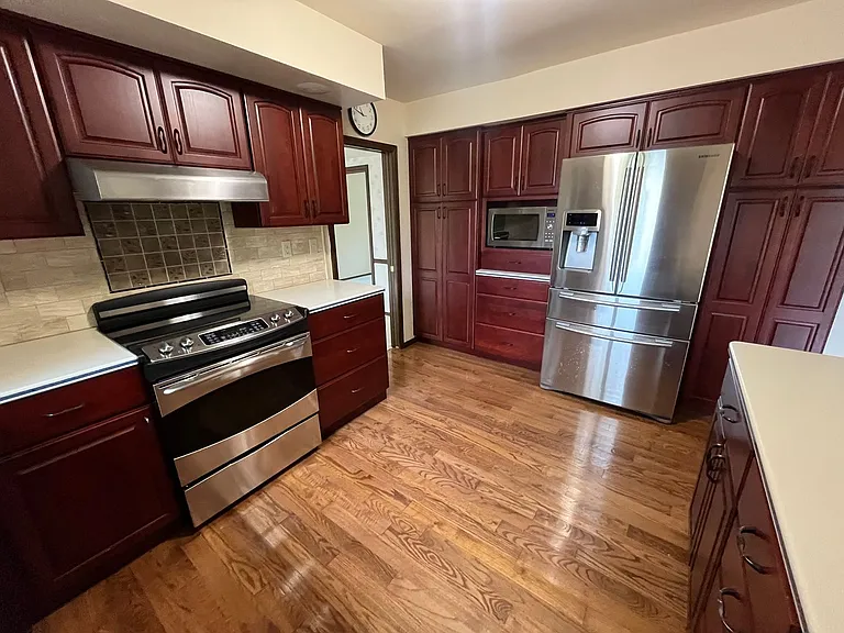 1209 E University St — Photo 39