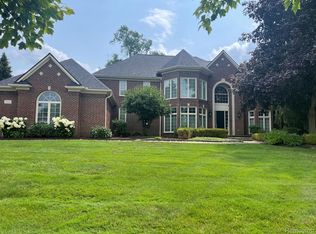 4831 Goodison Place Dr, Rochester, MI 48306