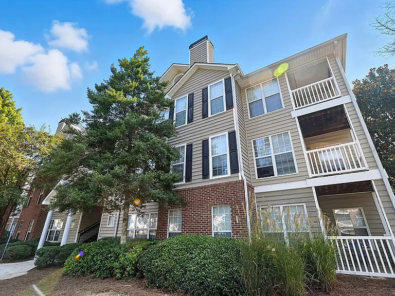 Chroma Park Apartments — Photo 27