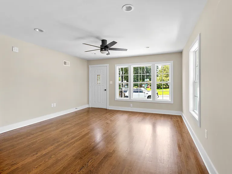 2628 Linden Pl — Photo 5