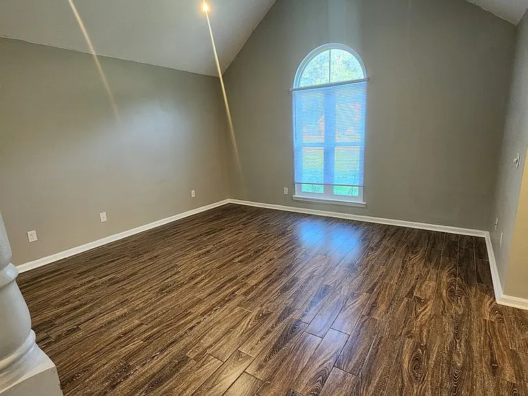 803 Madison Dr — Photo 3
