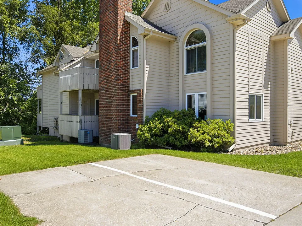 401 SE Lowell Dr #4