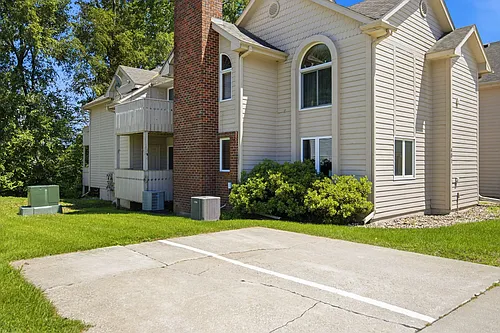 401 SE Lowell Dr #4 Photo 1