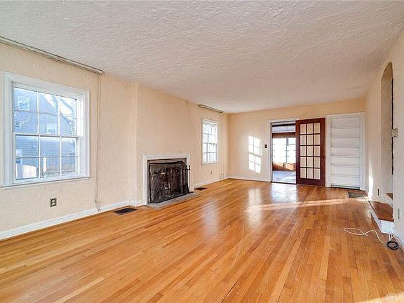 4th image of 1845 Litchfield Ave