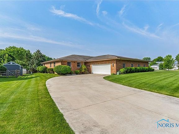 4th image of 2303 Foxbury Ln #U-2