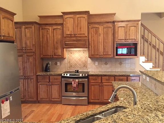 3rd image of 283 Fern Cove Ln