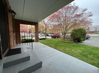 9 Barton Sq APT 101, Salem, MA 01970