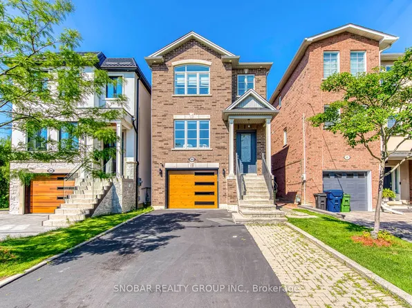 58B 32nd St, Toronto, ON M8W 3G6