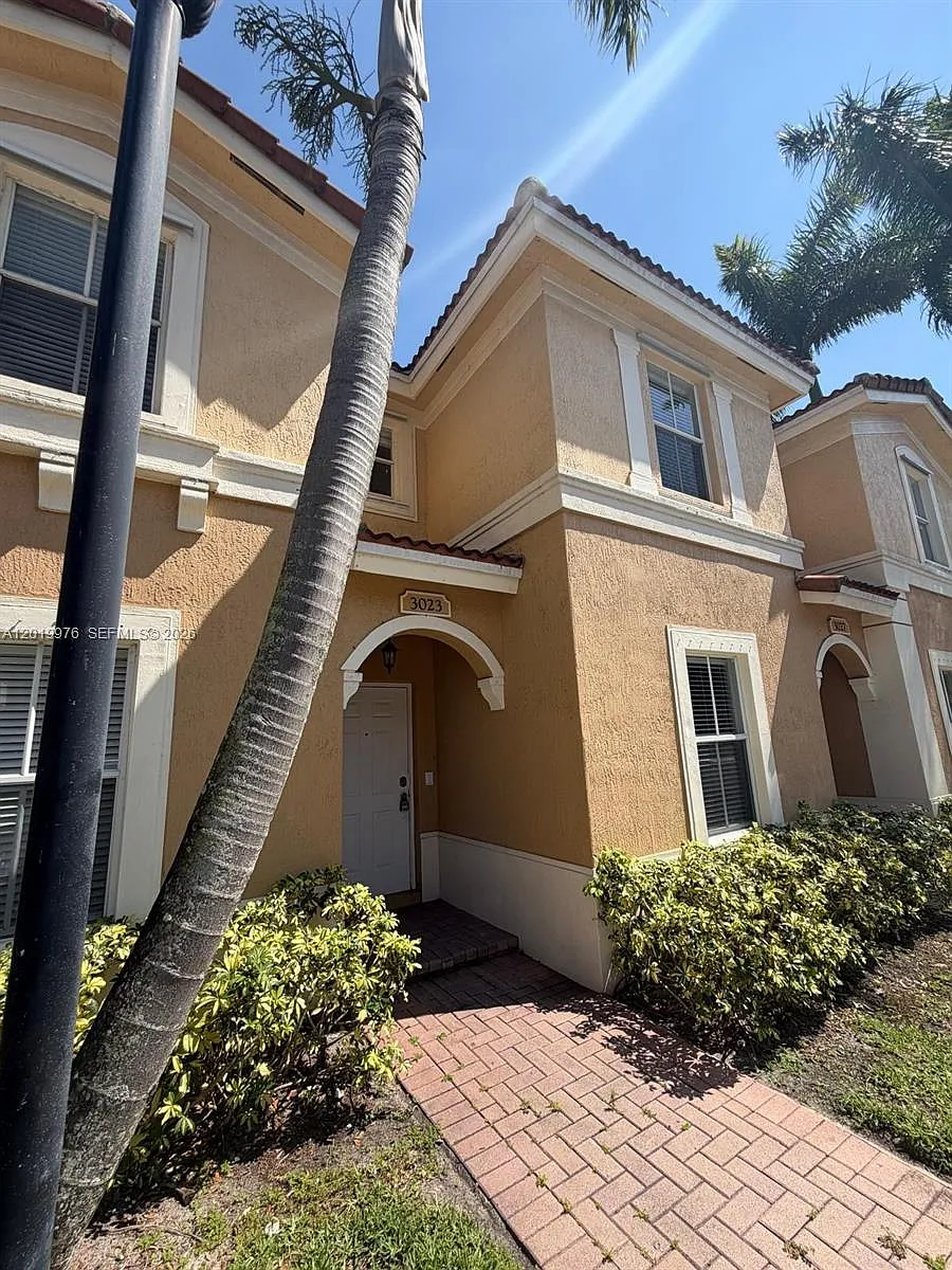Building Photo - 3023 SW 129th Ter #155