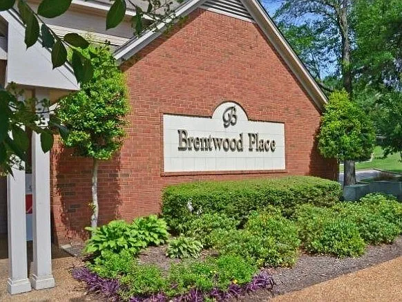 Brentwood Apartments — Photo 9