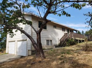 30 Spur Ct, Whitethorn, CA 95589