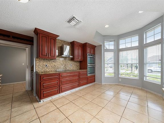 4th image of 8810 KENSINGTON COURT