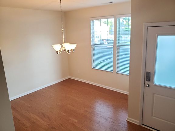 4th image of 206 Mount Evans Dr