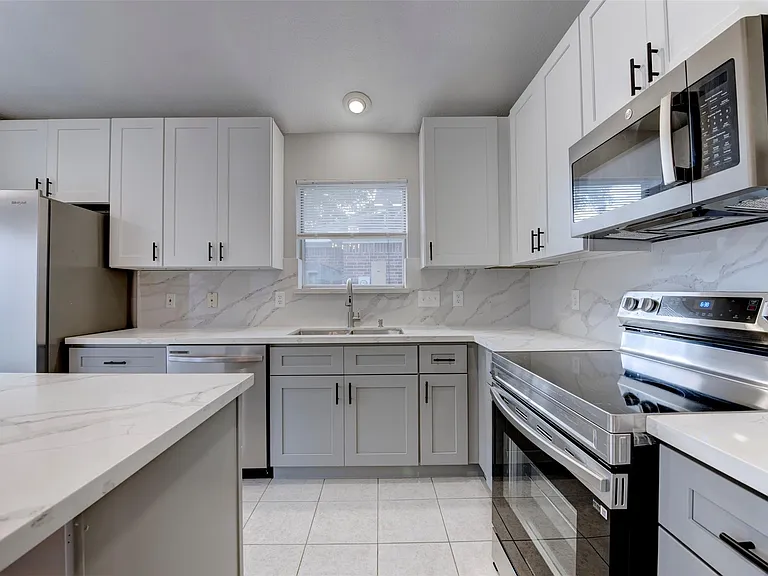 9026 Eaglecove Dr — Photo 16