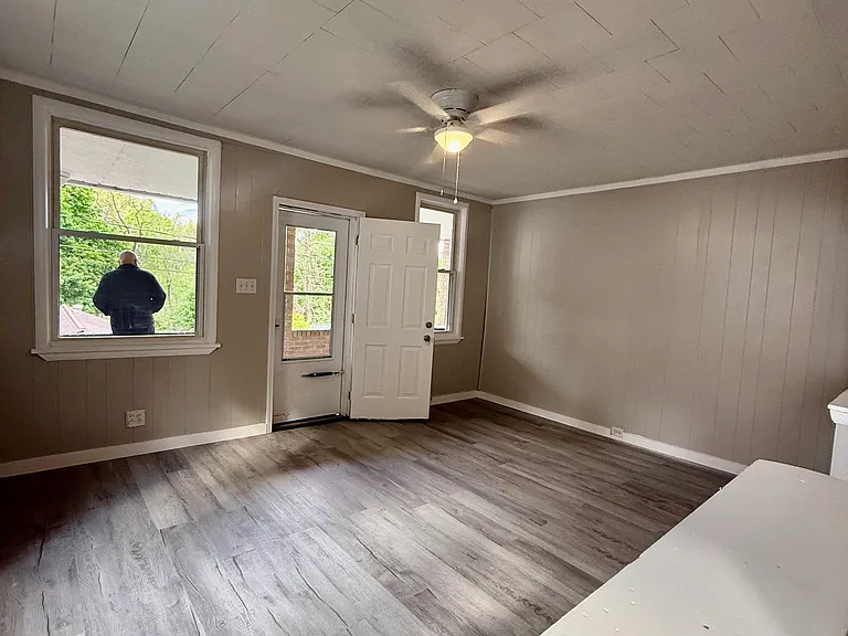 248 Derby St — Photo 14