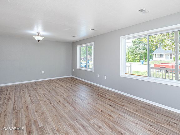 4th image of 1407 W Main St