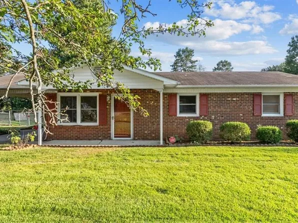 4710 Nokomis Dr, Kernersville, NC 27284
