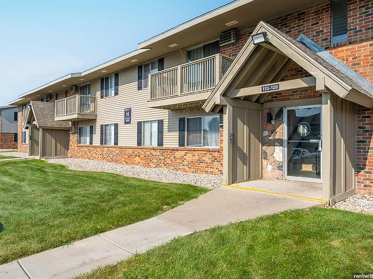EVERGREEN PLACE — Photo 19