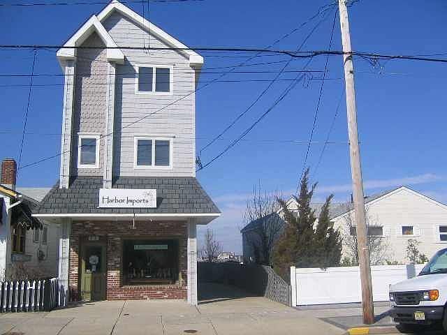 Townhouse with business 