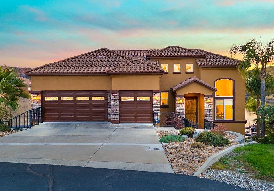 1st image of 28 Aurora Ln #16