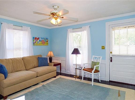 5th image of 765 7th Ave SE