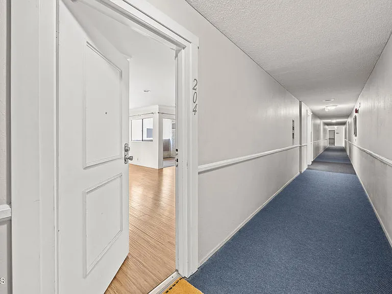 1339 N Columbus Ave #204 — Photo 5