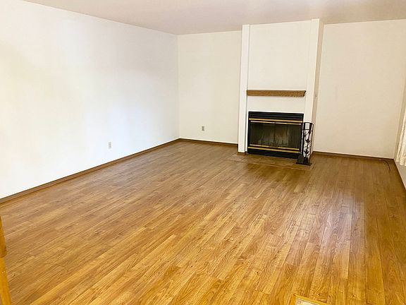 2nd image of 4PLEX-1801 E Crabtree Dr #1803