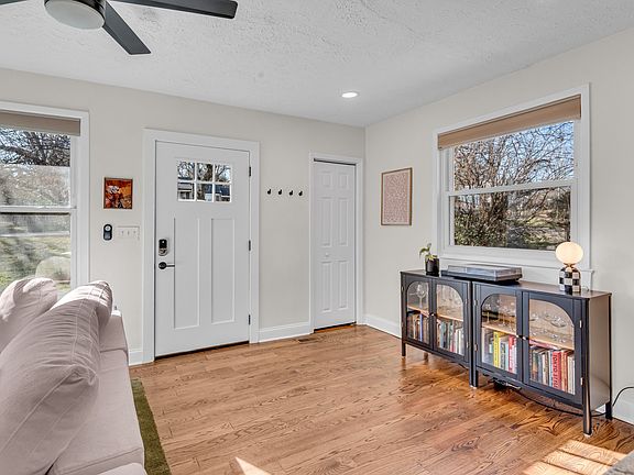 2nd image of 2219 Fernwood Dr
