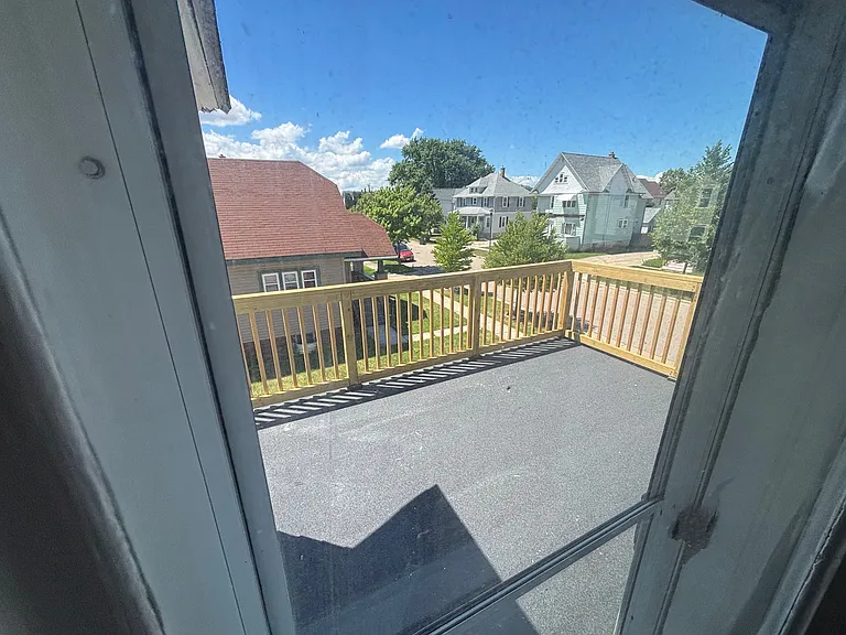 194 E 5th St #B — Photo 6