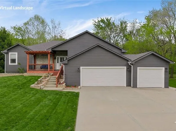 3651 Tonganoxie Dr, Leavenworth, KS 66048