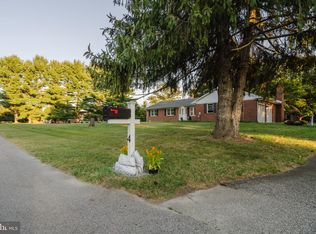 4 Moores Dr, Bear, DE 19701