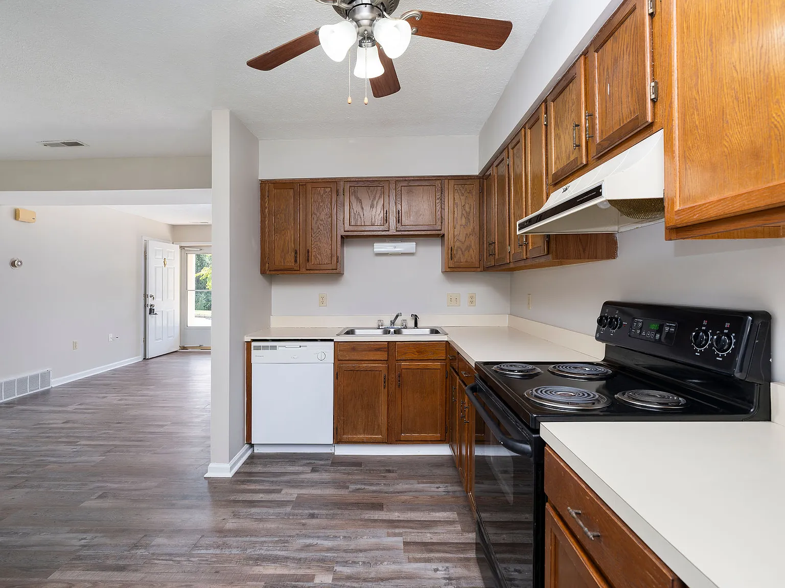 2 bed, 1179 sqft, $1,295 — Photo 2