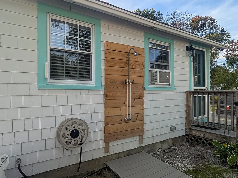 8 Glenwood Ln — Photo 2