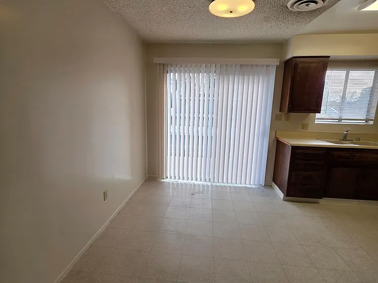 5101 Appleblossom Dr #8 — Photo 3