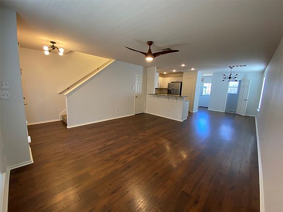 3rd image of 2715 Fairview Dr
