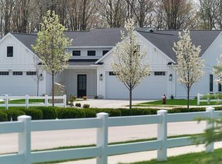 211 Iron Leaf Ct #211, Midland, MI 48642