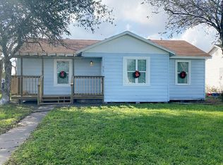 512 E 2nd St, Bishop, TX 78343