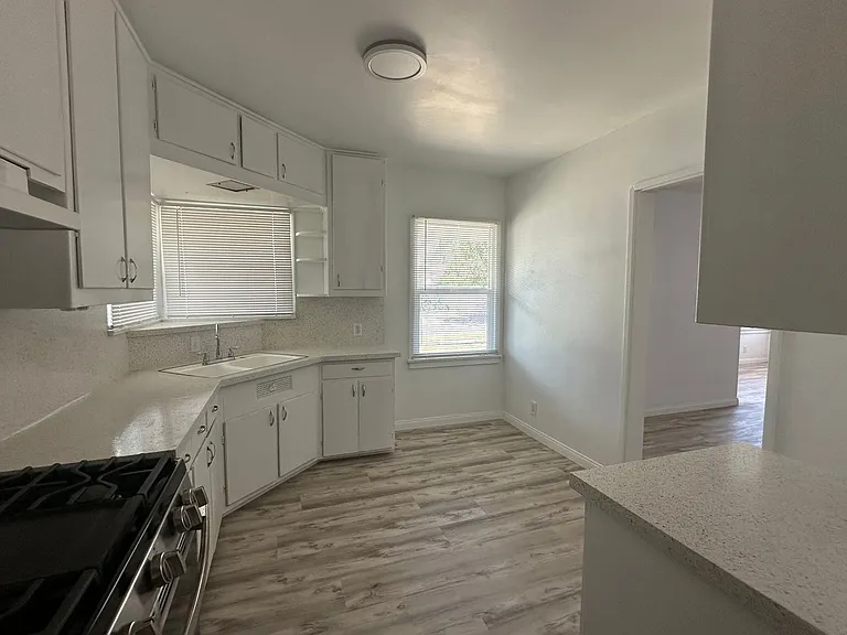 3708 Broadmoor St — Photo 3