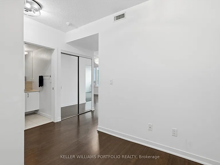 59 E Liberty St #911 — Photo 19
