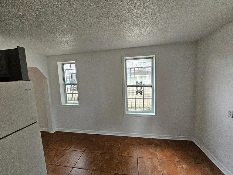 2112 Blackford St — Photo 6