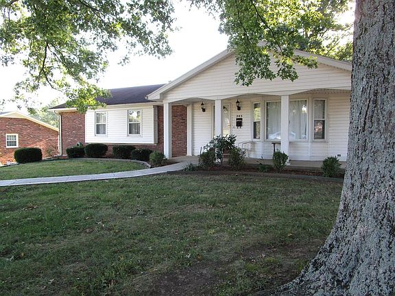 3rd image of 203 Pin Oak Pl