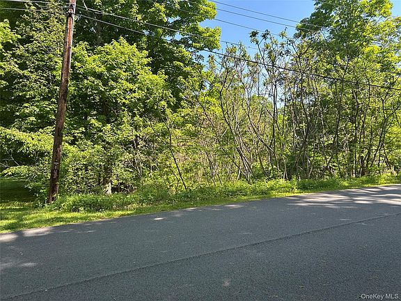 3rd image of 20 Hickory Lane