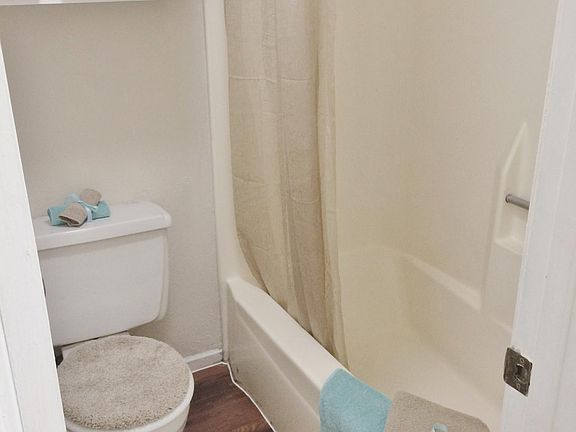 Bath/Toilet
