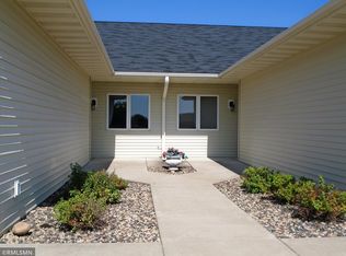 337 Williamsburg Pl APT B, New Richmond, WI 54017